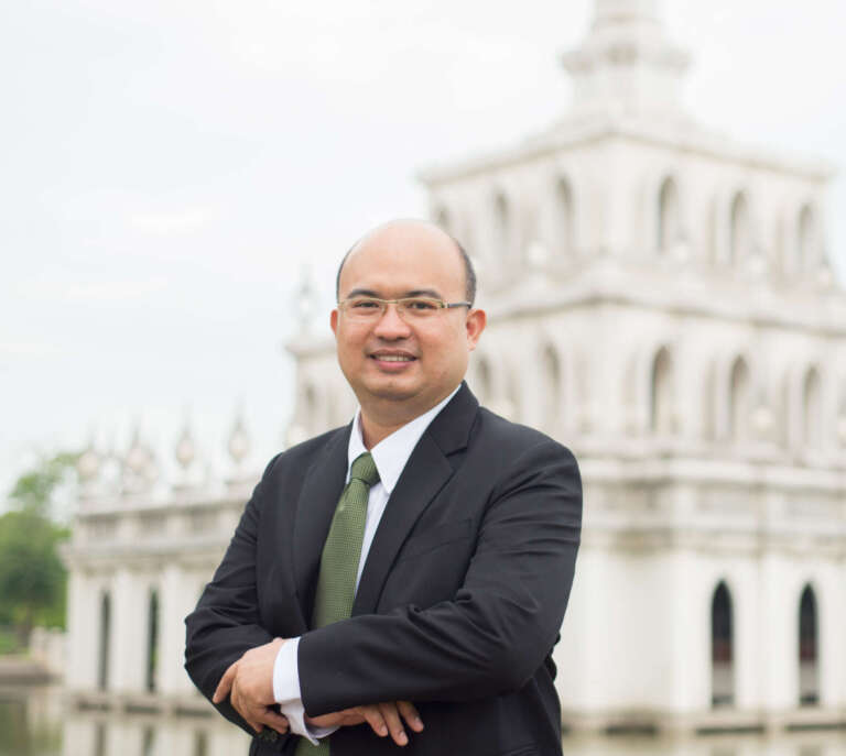  ธีรพัชรพร (อ๋อง) ที่ปรึกษาด้านกฎหมาย